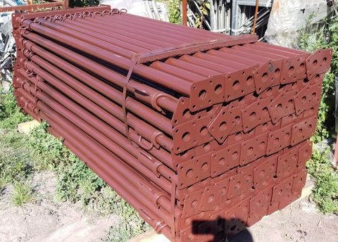 Etais neufs peints pour export