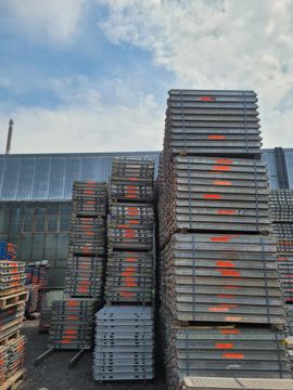 Echafaudage multidirectionnel Layher: 500m² garde-corps définitif