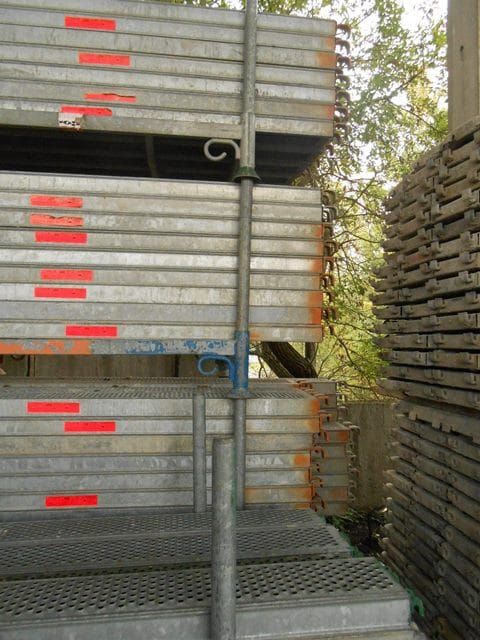 Planchers acier pour lisses tubulaires 1,57 / 2,07 m – gros lot de 12 000 pièces, Layher