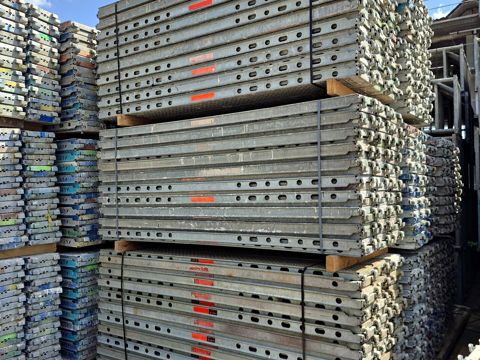 Planchers acier 2,07 m – gros lot de 10 000 pièces, Layher et Altrad/Assco