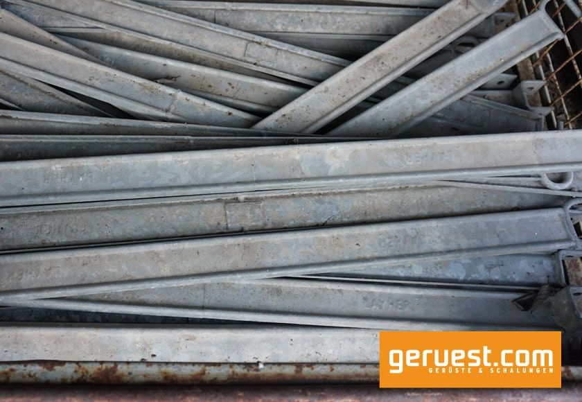 Moises en U 1,09 m avec verrous de plancher – gros lot de 23 500 pièces, Layher