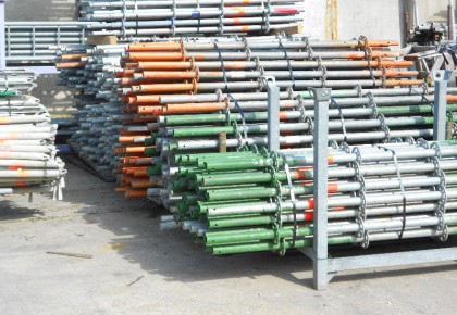 Montant vertical occasion LAYHER échafaudage pas cher
